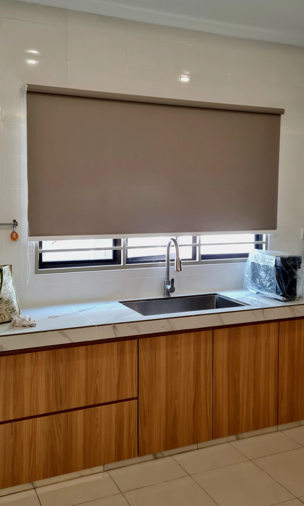 Roller blind blackout