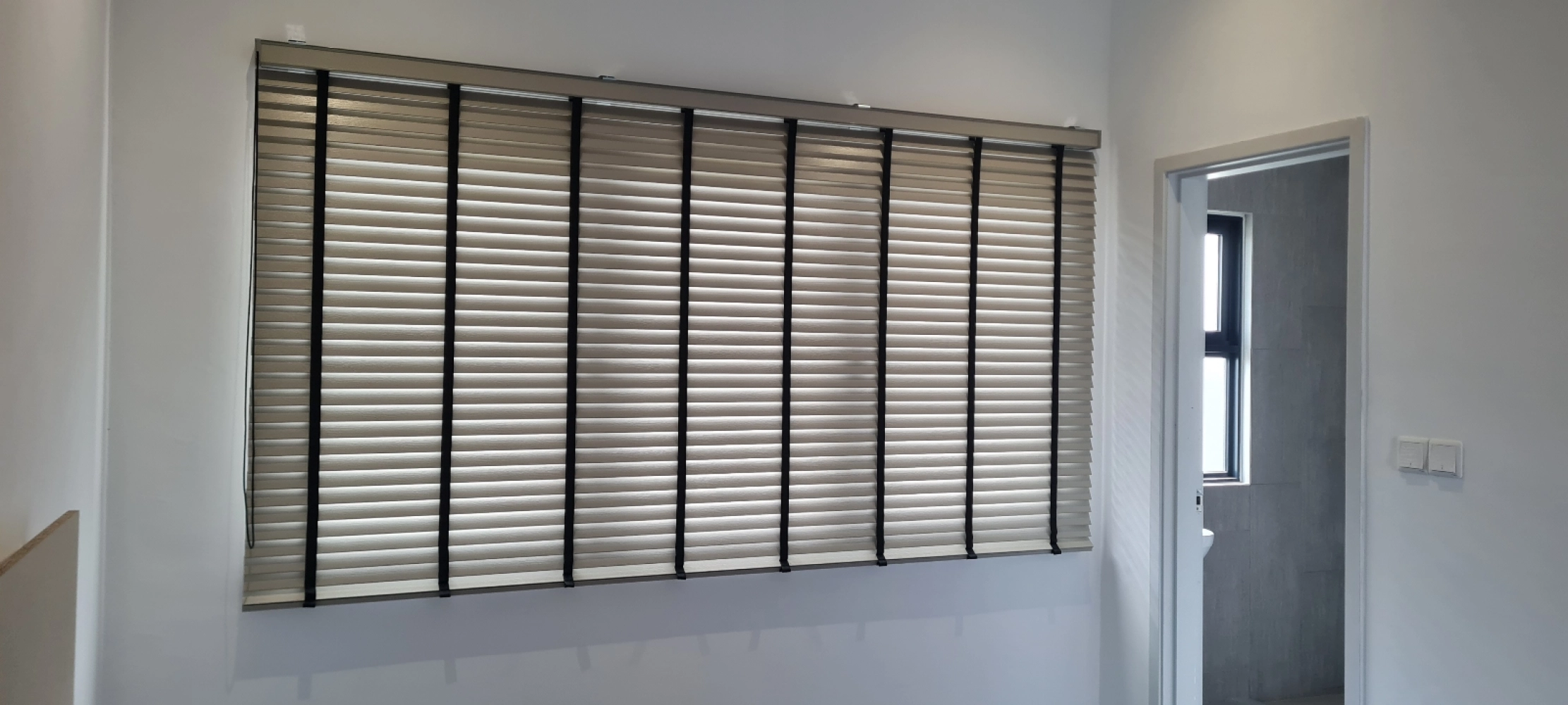 wooden blind (50mm)