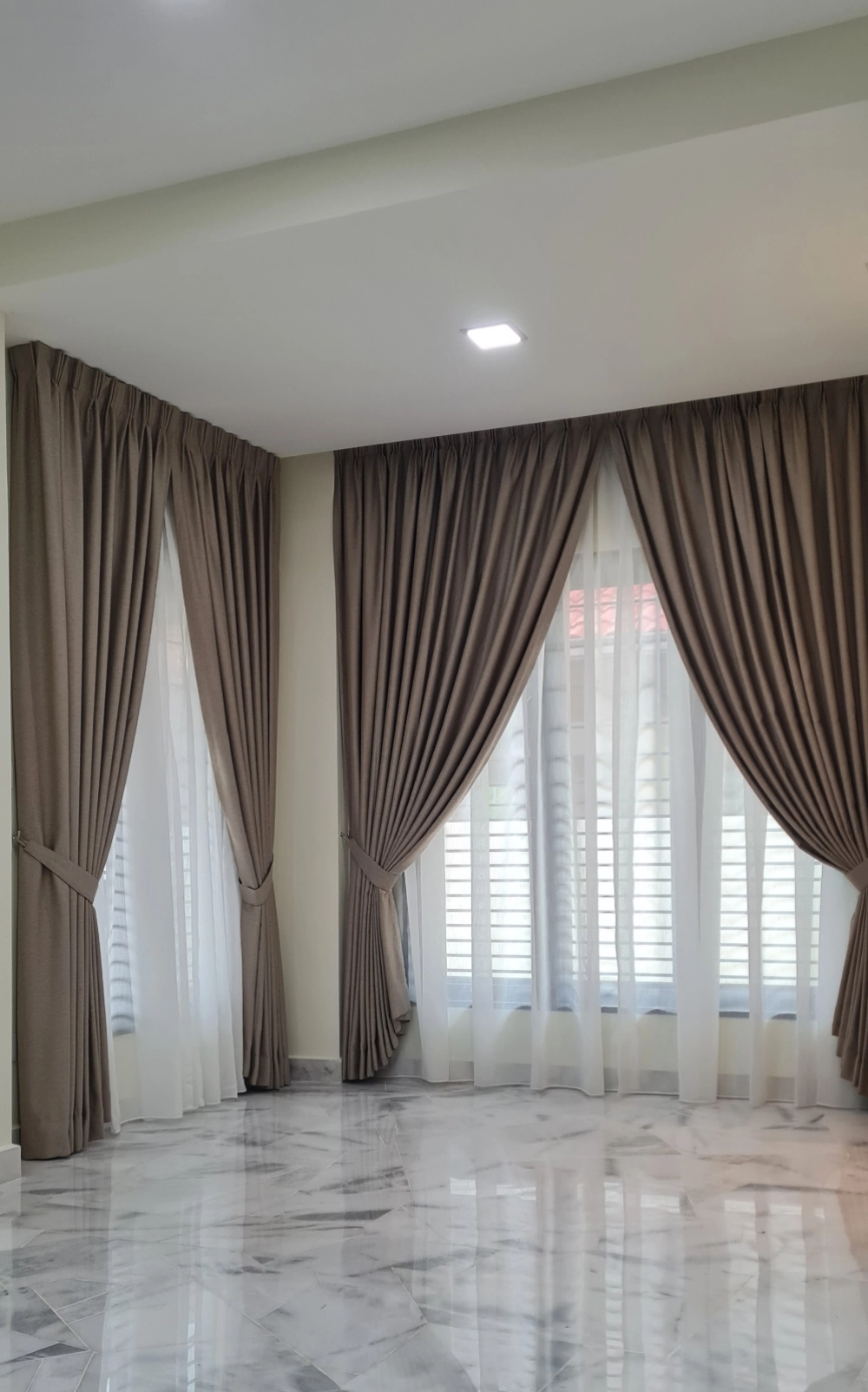 Curtain