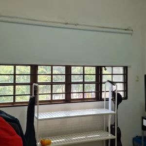 Blackout roller blind 