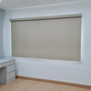 Blackout roller blind