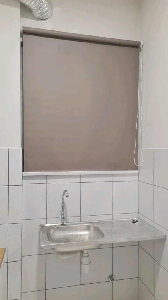 Roller blind blackout